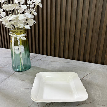 Pjatë katrore porcelani e bardhë me valëzime anësore, për servirje