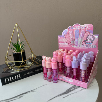 Lip gloss me dizajn zemre, hidraton buzët dhe jep shkëlqim