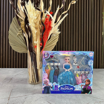 Elsa me garderoben e saj