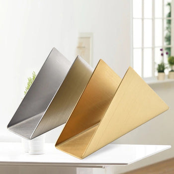 Mbajtëse metalike për pecetat e kuzhinës në formë trekëndore