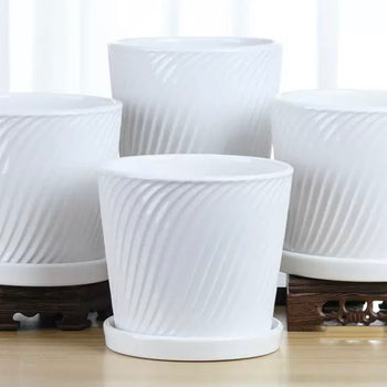 Vazo qeramike me vija të pjerrëta madhësi e mesme