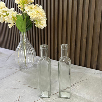 Shishe qelqi të thjeshta për vaj dhe uthull