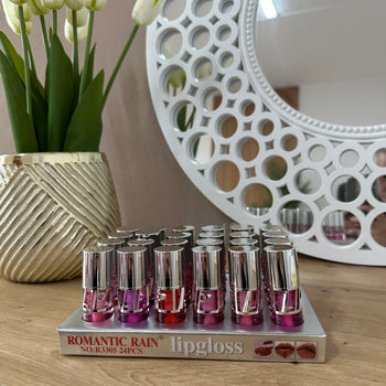 Lipgloss për buzë në nuanca të ndryshme