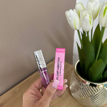 Lip oil për buzë me efekt volumizues (Plump Ambition)