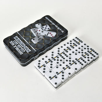 Domino me kuti metalike