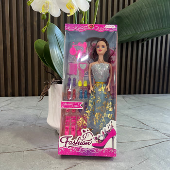 Charm Girl Fashion, vajza me raftin e kepuceve