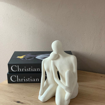 Skulpturë qeramike të një çifti që qëndron pranë njëri-tjetrit, pana, H20cm
