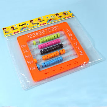 Kalkulator plastik katror me numra e shkronja dhe veprime matematikore