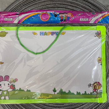 Tabelë me kontur jeshil dhe lepurush me lapustilë