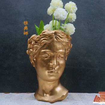 Vazo metalike me figuren mitologjike Dea