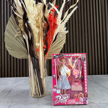 Vajza me garderoben e saj Pretty girl