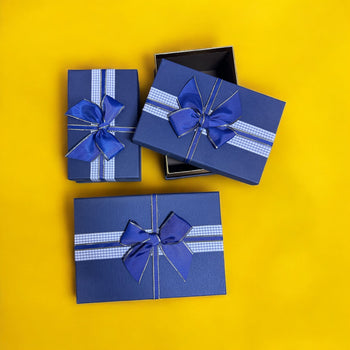 Set me 3 kuti paketimi me fjongo me kuadrata dhe kuti gold