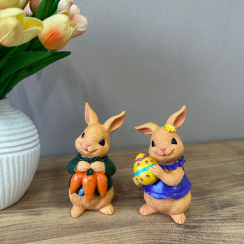 Figurë dekorative, set 2 pcs lepuj vajza me vezë dhe karrota