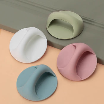 Aksesorë praktike prej silikoni që mbron dyert, dritaret dhe mobiliet nga përplasjet