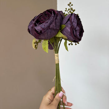 Buqetë me trëndafila artificialë dekorativë