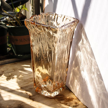 Vazo qelqi ngjyrë gold stil modern