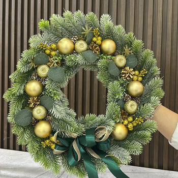 Rreth dekorues me lule për derën me topa gold