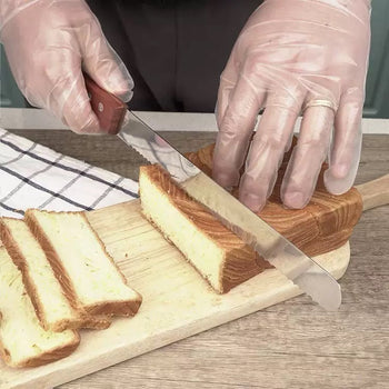 Thikë profesionale me dhëmbëza dhe dorezë druri për bukë dhe torta