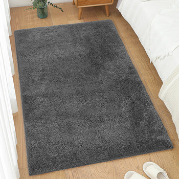 Tapet pellushi njëngjyrëshe në formë katrore