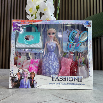 Fashion II, Elsa me garderoben, çanten & aksesoret e flokeve te saj