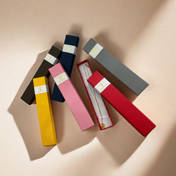 Kuti për byrzylyk me etiketë “Happiness Just For You”