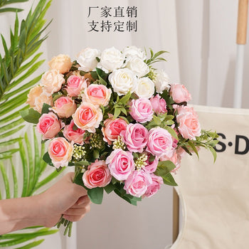 Tufë me trëndafila me 5 koka trëndafil & 9 degë