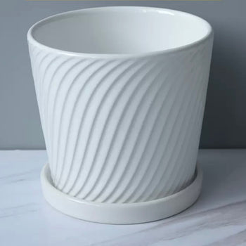 Vazo qeramike me reliev spiral ngjyrë e bardhë