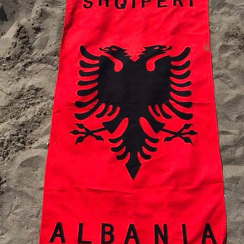 Peshqir plazhi me flamurin shqiptar