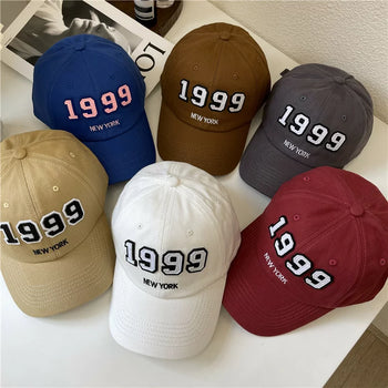 Kapele me strehë e shkrim “1999 New York”