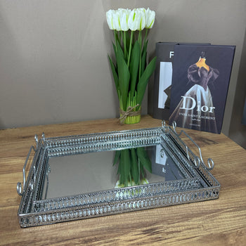 Tabaka dekorative me pasqyrë dhe kornizë metalike