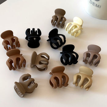 Set me 12 kapëse flokësh me ngjyra toke