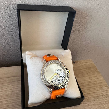 Orë për femra me gurë zbukurues dhe leopard, fushë gold dhe rrip silikoni
