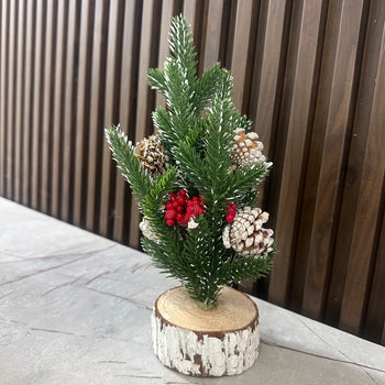 Pemë me qershi të kuqe dhe borë artificiale 33 cm