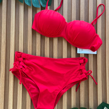 Rrobabanjo me sytjena me kupë me rrudha dhe mbathje me lidhje anësore