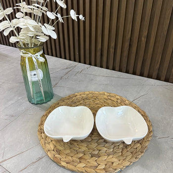 Set tasash qeramike për servirje me formë molle, ngjyrë e bardhë