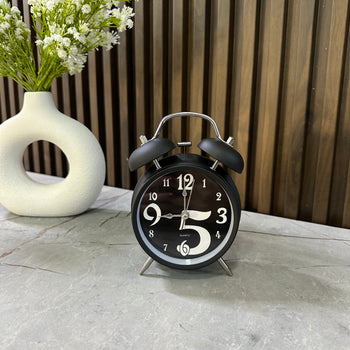 Orë tavoline me zile klasike dhe dizajn retro