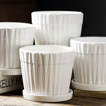 Vazo qeramike me vija të pjerrëta madhësi e vogël