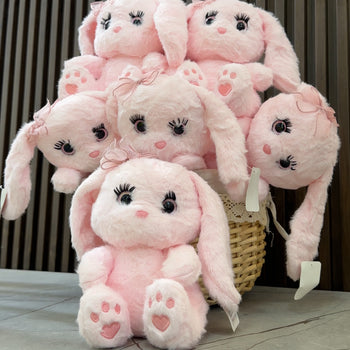 Lepurush pellushi i vogël me fjongo e sytë me xixa