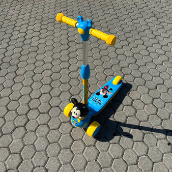 Skuter fëmijësh me Mickey Mouse