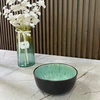 Tas qeramike dekorative, dy ngjyrësh, për servirje ushqimi