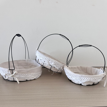 Set me 3 shporta metalike rrethore dhe veshje me dantellë