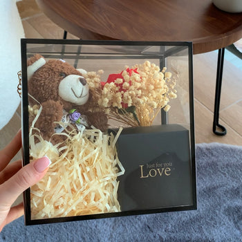 Pako dhurate e gatshme në kuti transparente (trëndafil, arush & kuti kartoni)