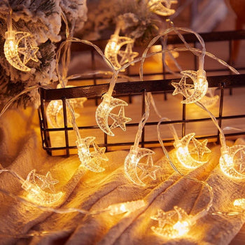 Varg dritash dekorative në formë hëne dhe yjesh