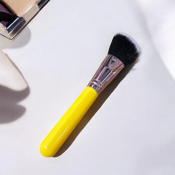 Furçë e verdhë për make up