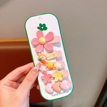 Set me kapëse në formë zemrash e lulesh