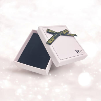 Kuti paketimi për bizhuteri masë e mesme me kontur dhe shkrim “Wishes”