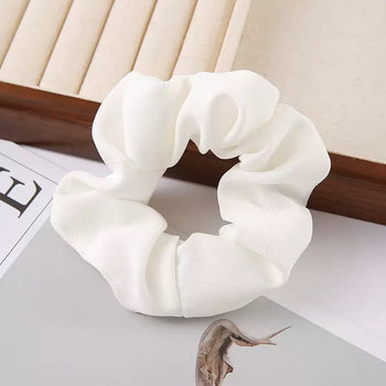 Scrunchie e butë për flokët njëngjyrëshe