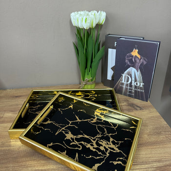 Set tabakash dekorative me dizajn mermeri të zi dhe detaje ari