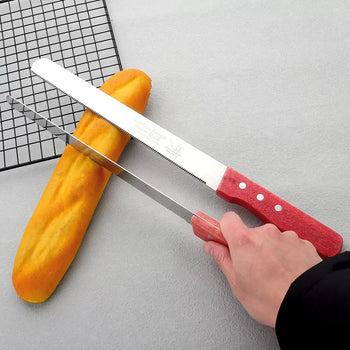 Thikë me dhëmbëza me dorezë druri