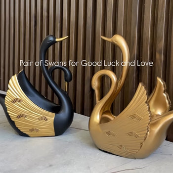 Statujë në formë mjellme me hapësirë brenda për të vendosur qirinj ose objekte